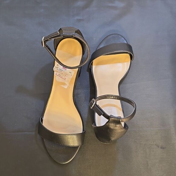 BRAND NEW WILD DIVA WOMEN'S ANKLE STRAP PLATFORM  LOW CHUNKY HEELS  SANDAL - Picture 5 of 15